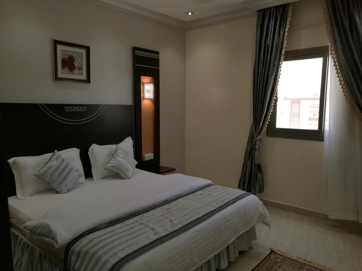 Al Ezzah Palace Hotel Suites Джеда Екстериор снимка