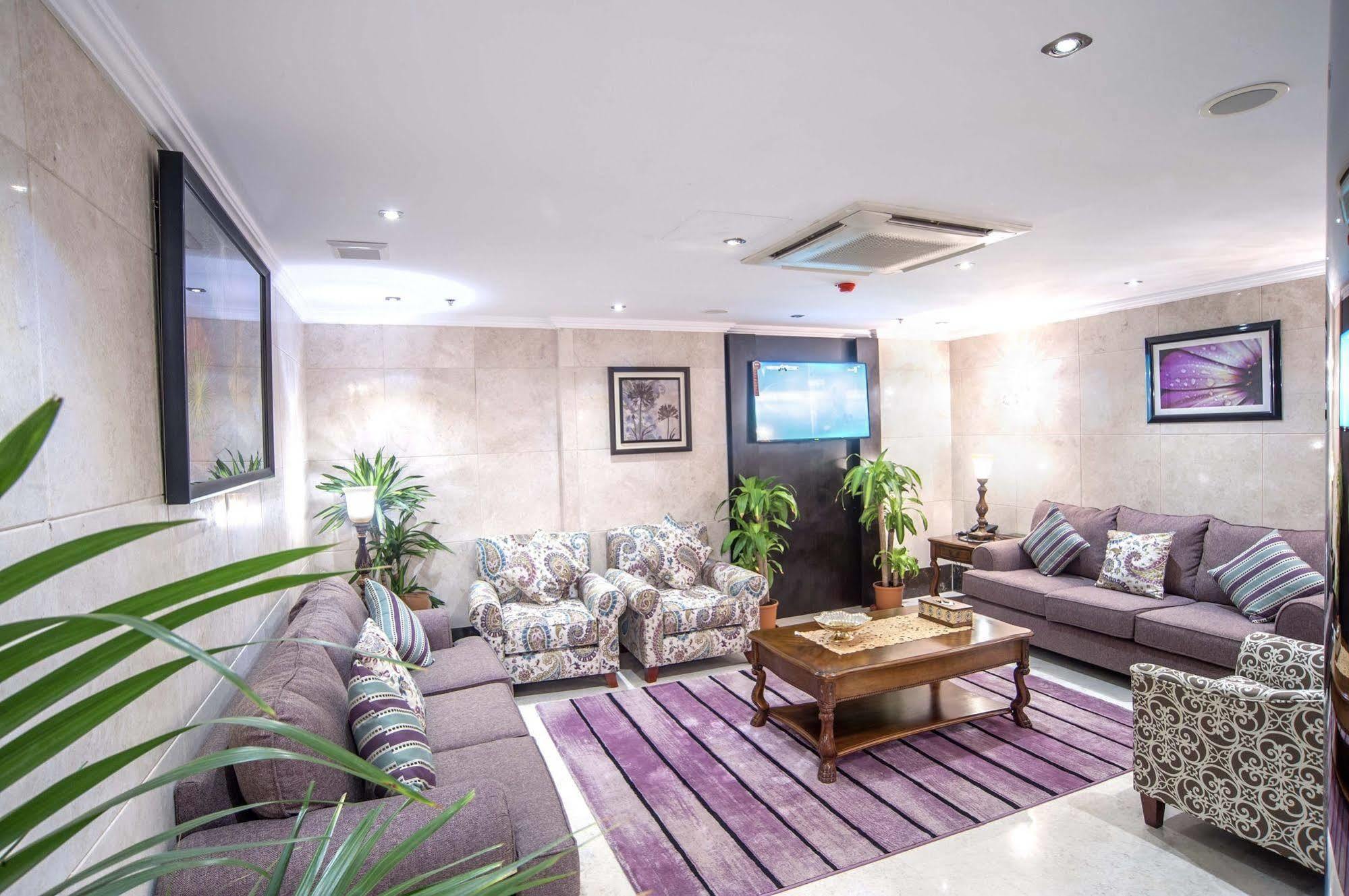 Al Ezzah Palace Hotel Suites Джеда Екстериор снимка
