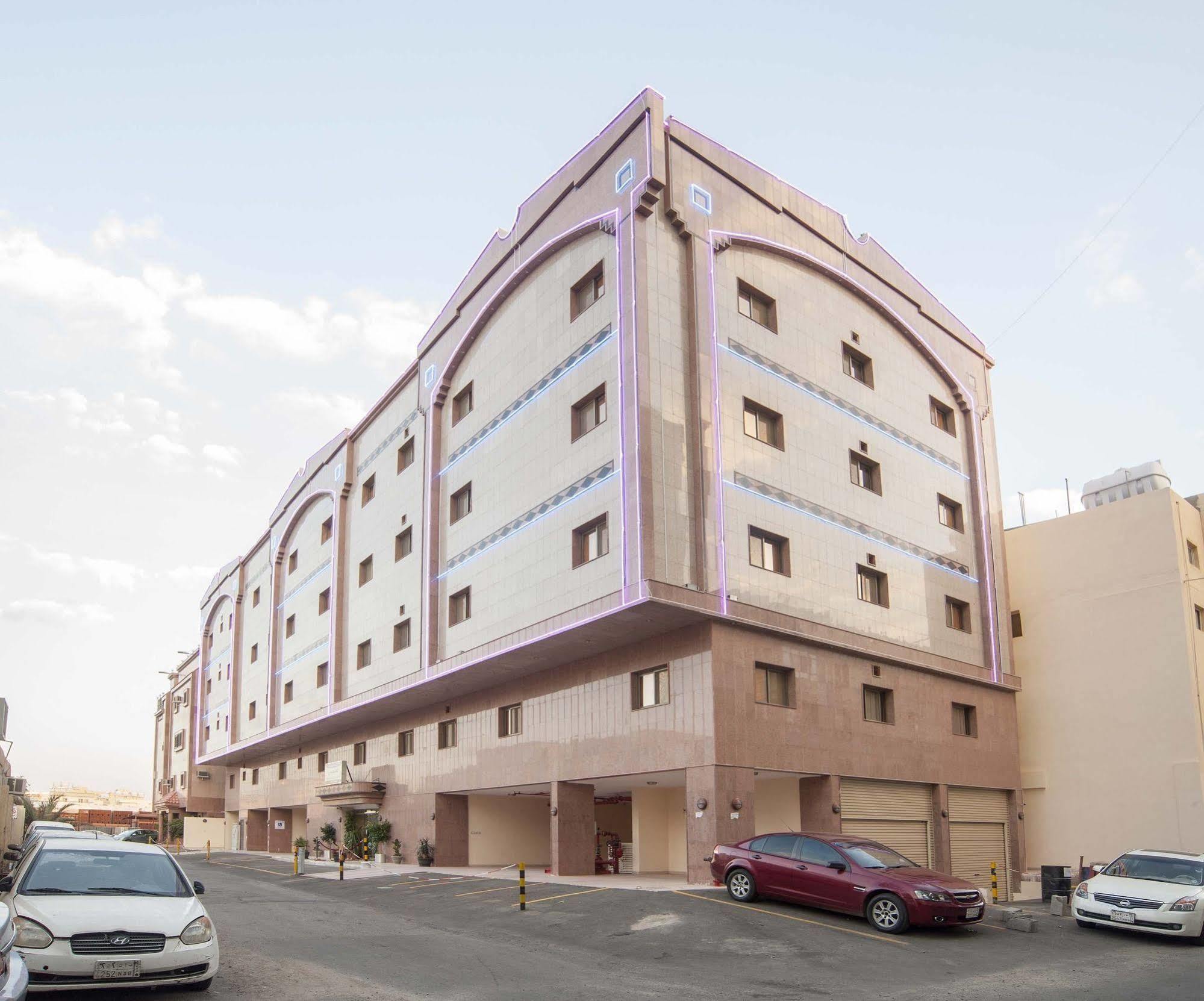 Al Ezzah Palace Hotel Suites Джеда Екстериор снимка